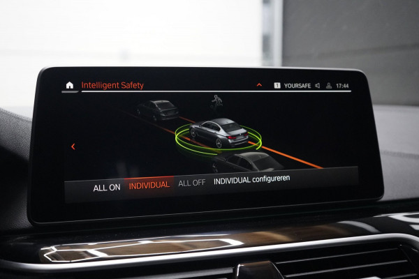 BMW 5 Serie 520d Business Edition Plus | PANO | STOELVENTILATIE | HEADS UP