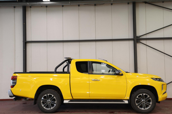 Mitsubishi L200 2.2 DI-D Club Cab Intense 4X4 4WD TREKHAAK