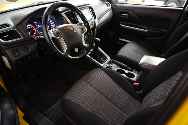 Mitsubishi L200 2.2 DI-D Club Cab Intense 4X4 4WD TREKHAAK