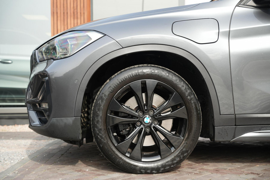 BMW X1 xDrive25e High Executive Panoramadak Adapt Cruise Half leer sport Navi