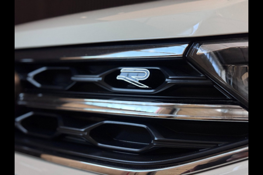 Volkswagen T-Roc 1.5 TSI R-Line DSG | IQ LIGHT | CAMERA | KEYLESS | ASCOT GREY