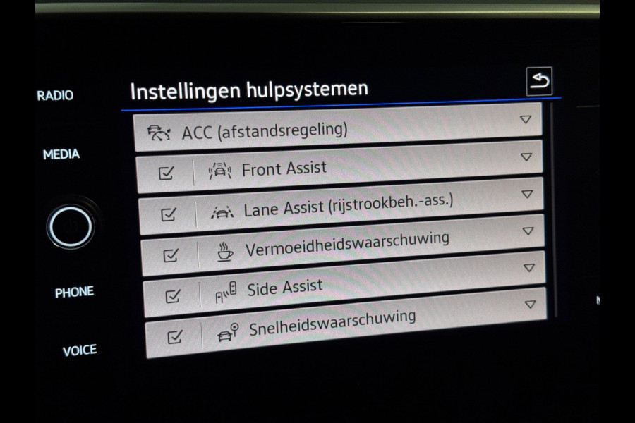 Volkswagen T-Roc 1.5 TSI R-Line DSG | IQ LIGHT | CAMERA | KEYLESS | ASCOT GREY