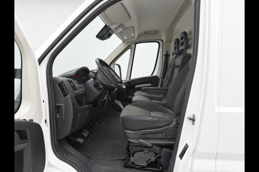 Peugeot Boxer 2.2 BlueHDi 165PK Premium L2H2 Trekhaak Navigatie Camera Airco Bluetooth Cruise Control  Bumperopstap Achter Dakladder Parkeersensoren Lane Warning Departure