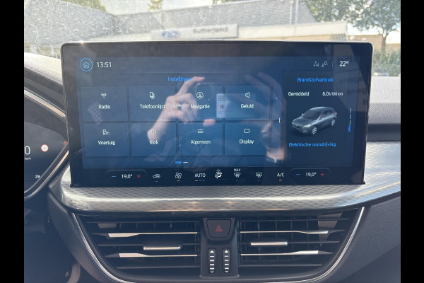 Ford Kuga 2.5 PHEV Titanium 243pk | Nieuw model | Wegklapbare trekhaak | Camera | Navigatie | Cruise control | 2.100 kg trekgewicht