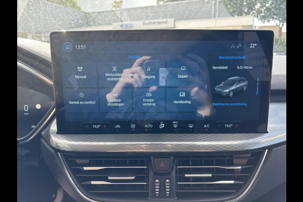 Ford Kuga 2.5 PHEV Titanium 243pk | Nieuw model | Wegklapbare trekhaak | Camera | Navigatie | Cruise control | 2.100 kg trekgewicht