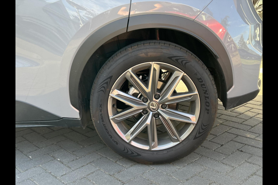 Lexus LBX 1.5 Hybrid Elegant Black Edition | Tech Pack, Elektrische achterklep, Leer, Stoel + Stuurverwarming, Oktober 2025, Nieuwprijs €4