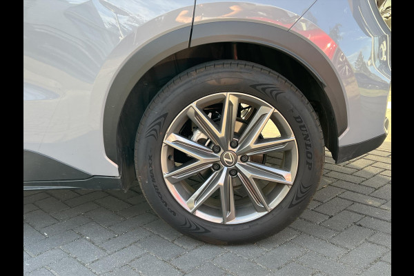 Lexus LBX 1.5 Hybrid Elegant Black Edition | Tech Pack, Elektrische achterklep, Leer, Stoel + Stuurverwarming, Oktober 2025, Nieuwprijs €4