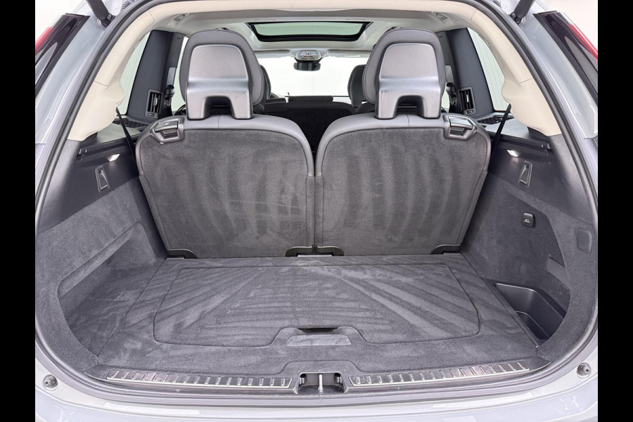Volvo XC90 2.0 T8 Plug-in hybrid AWD Plus Dark VAN:69.900,- VOOR:67.877,- UW HERFSTVOORDEEL:2.023,- ACC | APPLE CARP. | 7. PERSOONS | PANNO. DAK | 360˚ CAMERA |