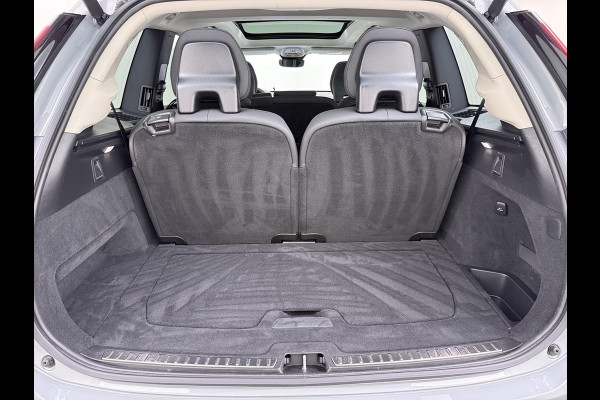Volvo XC90 2.0 T8 Plug-in hybrid AWD Plus Dark VAN:69.900,- VOOR:67.877,- UW HERFSTVOORDEEL:2.023,- ACC | APPLE CARP. | 7. PERSOONS | PANNO. DAK | 360˚ CAMERA |