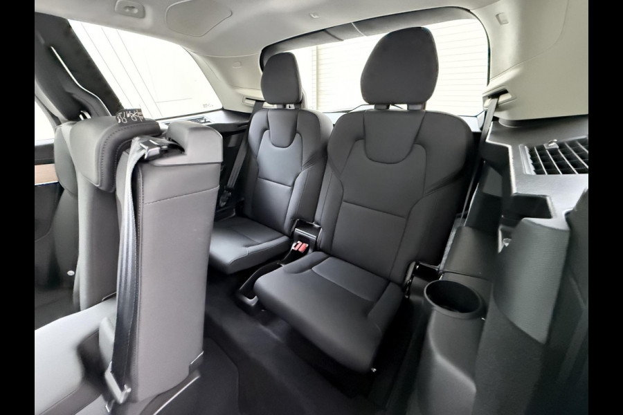 Volvo XC90 2.0 T8 Plug-in hybrid AWD Plus Dark VAN:69.900,- VOOR:67.877,- UW HERFSTVOORDEEL:2.023,- ACC | APPLE CARP. | 7. PERSOONS | PANNO. DAK | 360˚ CAMERA |