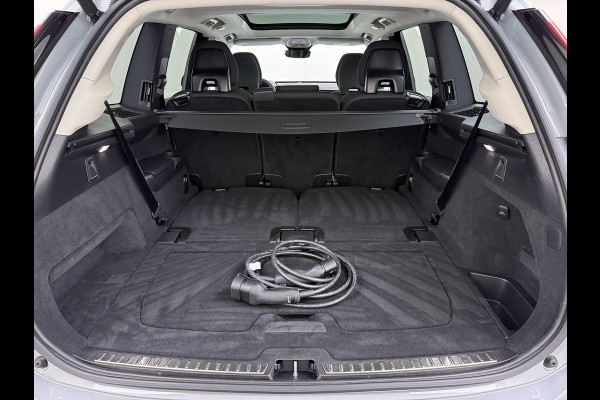 Volvo XC90 2.0 T8 Plug-in hybrid AWD Plus Dark VAN:69.900,- VOOR:67.877,- UW HERFSTVOORDEEL:2.023,- ACC | APPLE CARP. | 7. PERSOONS | PANNO. DAK | 360˚ CAMERA |