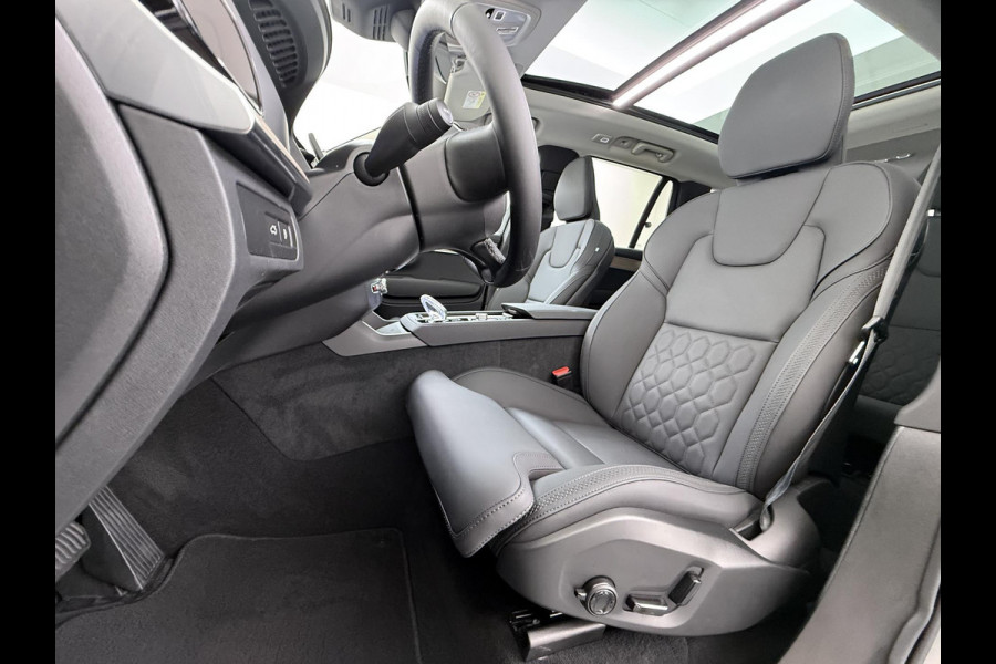 Volvo XC90 2.0 T8 Plug-in hybrid AWD Plus Dark VAN:69.900,- VOOR:67.877,- UW HERFSTVOORDEEL:2.023,- ACC | APPLE CARP. | 7. PERSOONS | PANNO. DAK | 360˚ CAMERA |