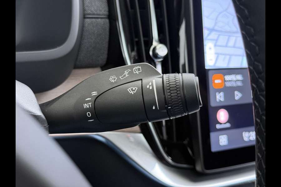 Volvo XC90 2.0 T8 Plug-in hybrid AWD Plus Dark VAN:69.900,- VOOR:67.877,- UW HERFSTVOORDEEL:2.023,- ACC | APPLE CARP. | 7. PERSOONS | PANNO. DAK | 360˚ CAMERA |