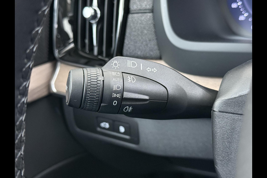 Volvo XC90 2.0 T8 Plug-in hybrid AWD Plus Dark VAN:69.900,- VOOR:67.877,- UW HERFSTVOORDEEL:2.023,- ACC | APPLE CARP. | 7. PERSOONS | PANNO. DAK | 360˚ CAMERA |