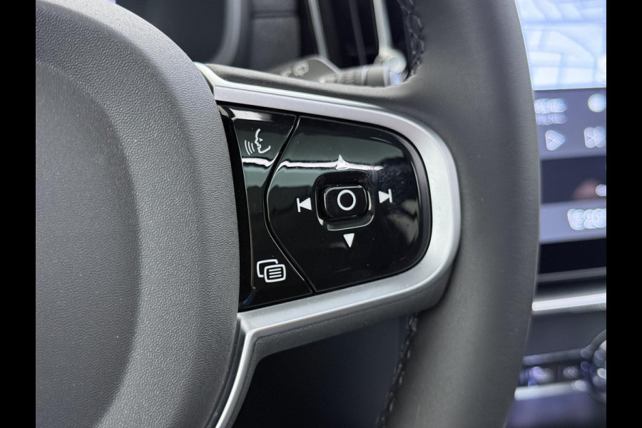 Volvo XC90 2.0 T8 Plug-in hybrid AWD Plus Dark VAN:69.900,- VOOR:67.877,- UW HERFSTVOORDEEL:2.023,- ACC | APPLE CARP. | 7. PERSOONS | PANNO. DAK | 360˚ CAMERA |