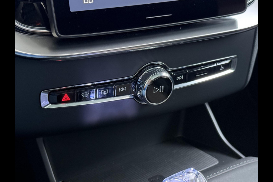 Volvo XC90 2.0 T8 Plug-in hybrid AWD Plus Dark VAN:69.900,- VOOR:67.877,- UW HERFSTVOORDEEL:2.023,- ACC | APPLE CARP. | 7. PERSOONS | PANNO. DAK | 360˚ CAMERA |