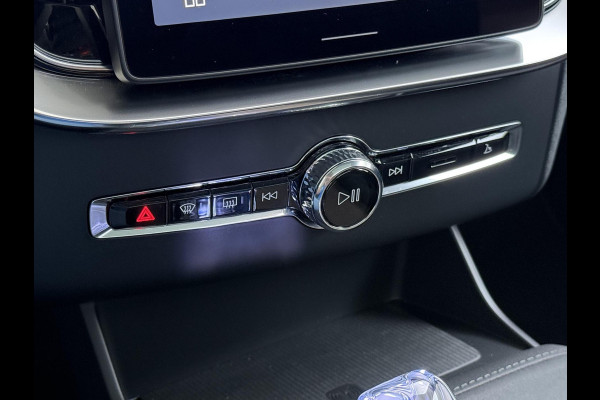 Volvo XC90 2.0 T8 Plug-in hybrid AWD Plus Dark VAN:69.900,- VOOR:67.877,- UW HERFSTVOORDEEL:2.023,- ACC | APPLE CARP. | 7. PERSOONS | PANNO. DAK | 360˚ CAMERA |
