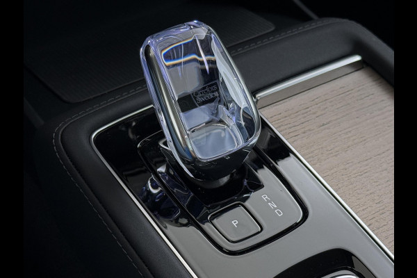 Volvo XC90 2.0 T8 Plug-in hybrid AWD Plus Dark VAN:69.900,- VOOR:67.877,- UW HERFSTVOORDEEL:2.023,- ACC | APPLE CARP. | 7. PERSOONS | PANNO. DAK | 360˚ CAMERA |
