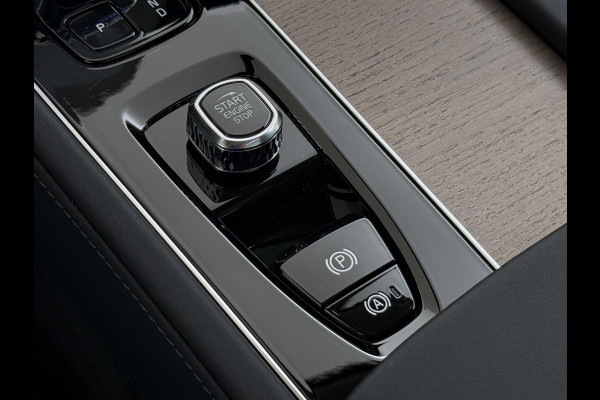 Volvo XC90 2.0 T8 Plug-in hybrid AWD Plus Dark VAN:69.900,- VOOR:67.877,- UW HERFSTVOORDEEL:2.023,- ACC | APPLE CARP. | 7. PERSOONS | PANNO. DAK | 360˚ CAMERA |