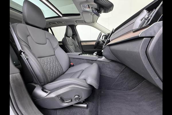 Volvo XC90 2.0 T8 Plug-in hybrid AWD Plus Dark VAN:69.900,- VOOR:67.877,- UW HERFSTVOORDEEL:2.023,- ACC | APPLE CARP. | 7. PERSOONS | PANNO. DAK | 360˚ CAMERA |