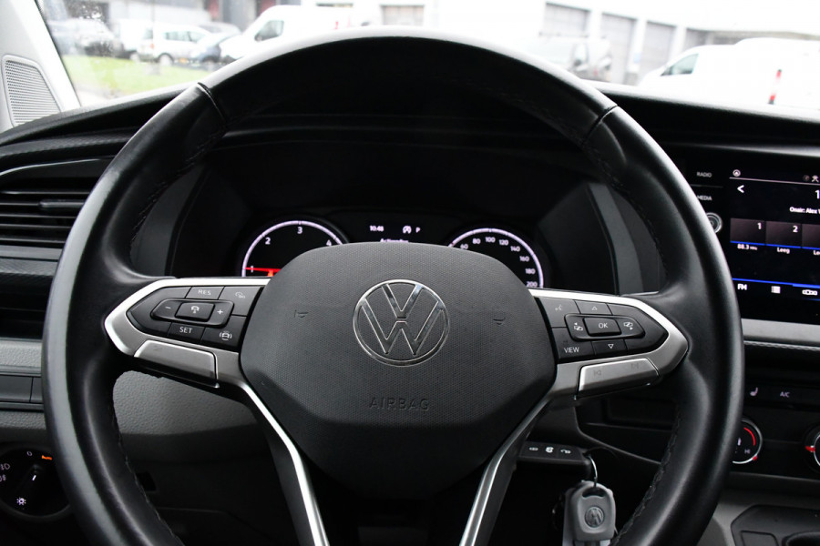 Volkswagen Transporter 2.0 TDI L2H1 30 PB Edition Highline Adaptieve Cruise, LED, Sensoren, Carplay, 150PK, Automaat, LED, Standkachel, NAVI, UNIEK!
