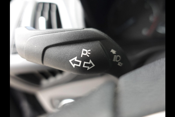 Ford Transit Connect 1.5 EcoBlue Automaat L2 Trend Navigatie Airco Camera Parkeersensoren Cruise Control Trekhaak Betimmering Lichtmetalen Velgen