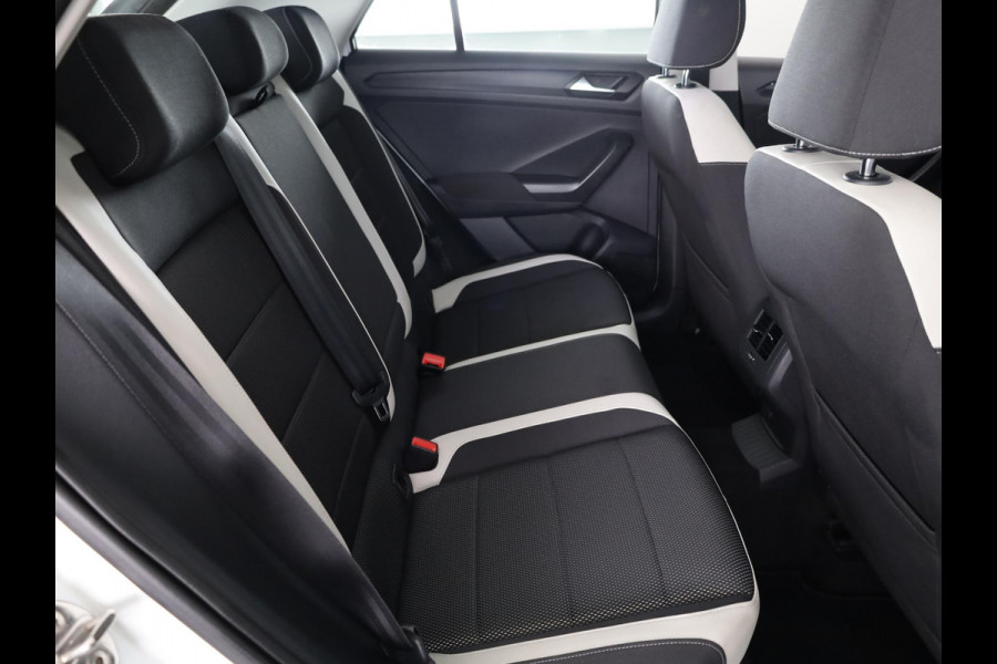 Volkswagen T-Roc 1.5 TSI Sport 150PK | Automaat (DSG) | Digitaal dashboard | Stoelverwarming | Camera