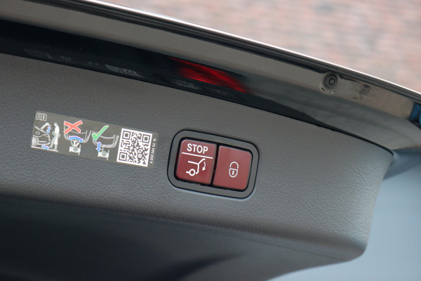 Mercedes-Benz GLC 300e 4MATIC AMG Line Premium+ | Distronic | Burmester | Panoramadak | Trekhaak | Memory | HUD | Verwarmd Stuurwiel | Surround Camera | Digital Light |