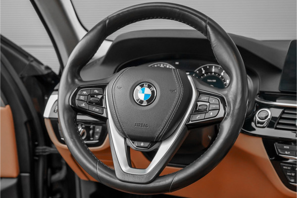 BMW 5 Serie Touring 530i High Executive Luxury Pano Camera HiFi Leder ACC