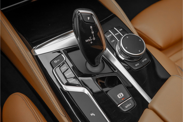 BMW 5 Serie Touring 530i High Executive Luxury Pano Camera HiFi Leder ACC
