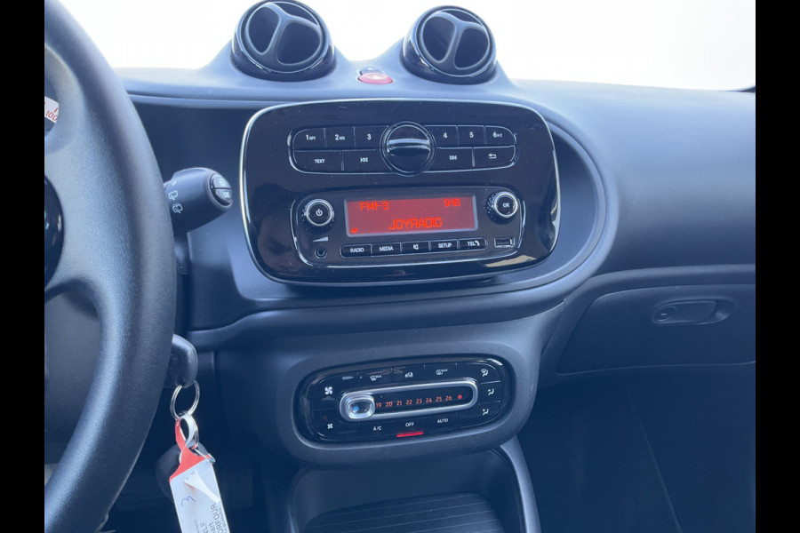 Smart Forfour EQ Soh 96% 1Eig Clima Cruise toerenteller Essential 22kw-boordlader met fastcharge functie