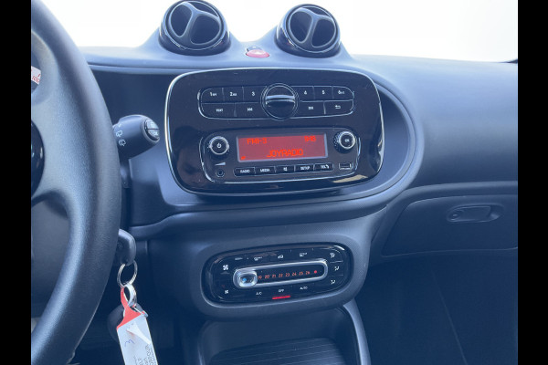 Smart Forfour EQ Soh 96% 1Eig Clima Cruise toerenteller Essential 22kw-boordlader met fastcharge functie