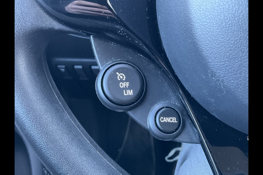 Smart Forfour EQ Soh 96% 1Eig Clima Cruise toerenteller Essential 22kw-boordlader met fastcharge functie