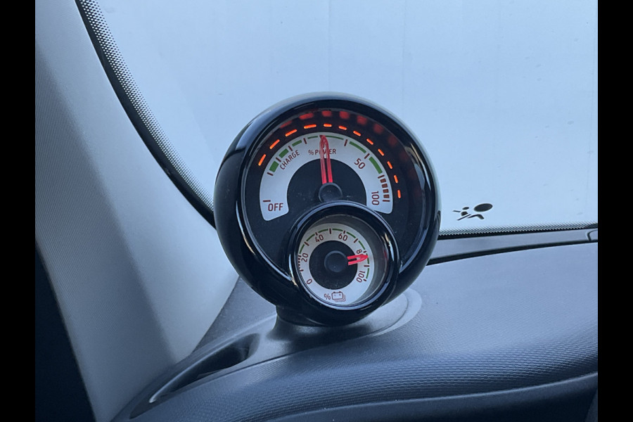Smart Forfour EQ Soh 96% 1Eig Clima Cruise toerenteller Essential 22kw-boordlader met fastcharge functie