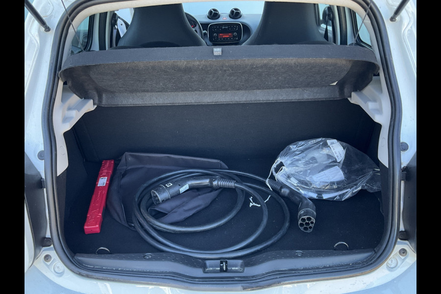 Smart Forfour EQ Soh 96% 1Eig Clima Cruise toerenteller Essential 22kw-boordlader met fastcharge functie