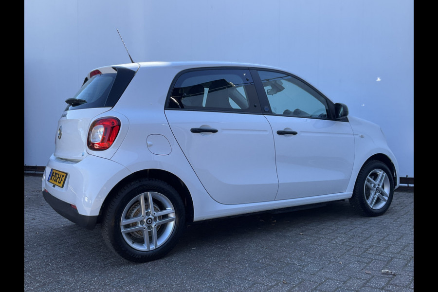 Smart Forfour EQ Soh 96% 1Eig Clima Cruise toerenteller Essential 22kw-boordlader met fastcharge functie
