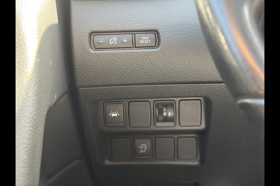 Nissan QASHQAI 1.3 DIG-T N-Motion 159pk | Trekhaak | 1.500kg trekgewicht | Panoramadak | Stoelverwarming