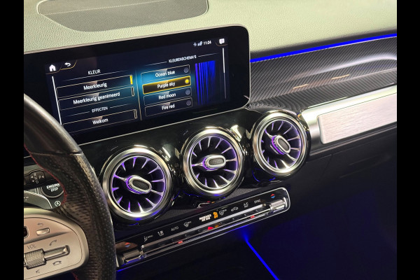 Mercedes-Benz Glb 250 Premium Plus Amg | Pano | Trekhaak | Sfeerverlichting | Camera | Carplay | Stoelverwarming | Burmester | NAP