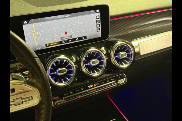Mercedes-Benz Glb 250 Premium Plus Amg | Pano | Trekhaak | Sfeerverlichting | Camera | Carplay | Stoelverwarming | Burmester | NAP