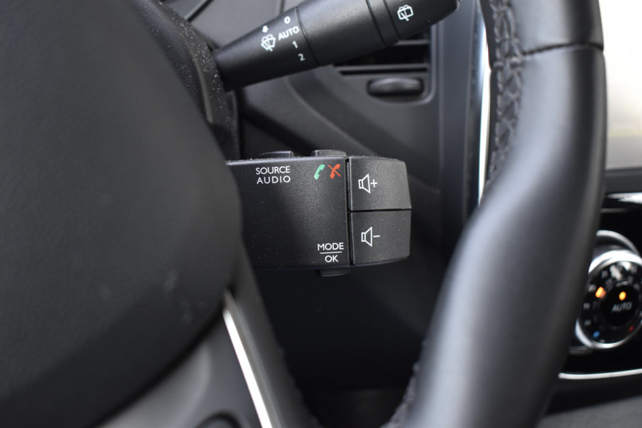 Renault Captur 1.2 TCe Aut. Limited | Trekhaak | Camera |  Keyless Entry | Navigatie | Climatecontrol | Orig. NL |