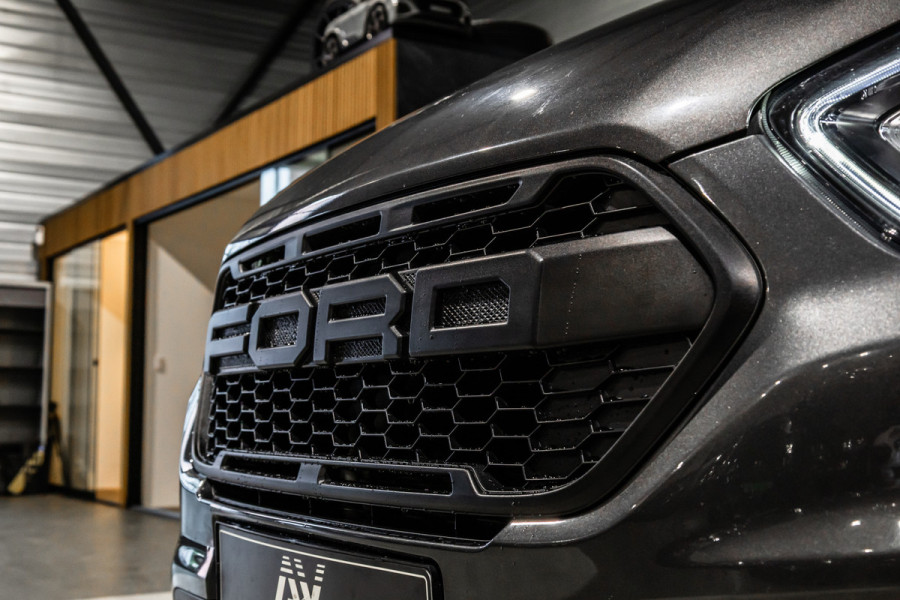 Ford Transit Custom 2.0 TDCI 170 PK L2H1 Limited DC | Dubbel cabine | Raptor Edition | CarPlay | Camera | Navigatie | BLIS | Stoelverwarming | Trekhaak | Cruise control | DAB | Dealer onderhouden | Nieuwe APK