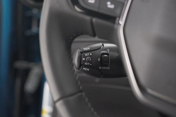 Peugeot e-2008 EV Allure Avantage 54 kWh | SOH 97,6% | 11 KW Lader | Apple Carplay | Parkeersensoren