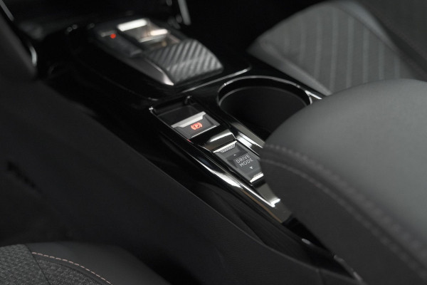 Peugeot e-2008 EV Allure Avantage 54 kWh | SOH 97,6% | 11 KW Lader | Apple Carplay | Parkeersensoren