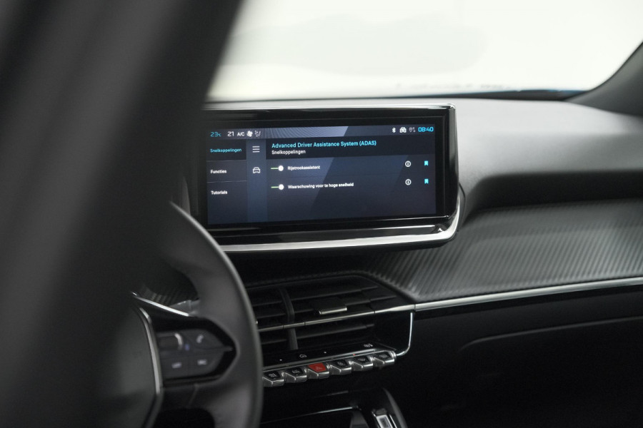 Peugeot e-2008 EV Allure Avantage 54 kWh | SOH 97,6% | 11 KW Lader | Apple Carplay | Parkeersensoren