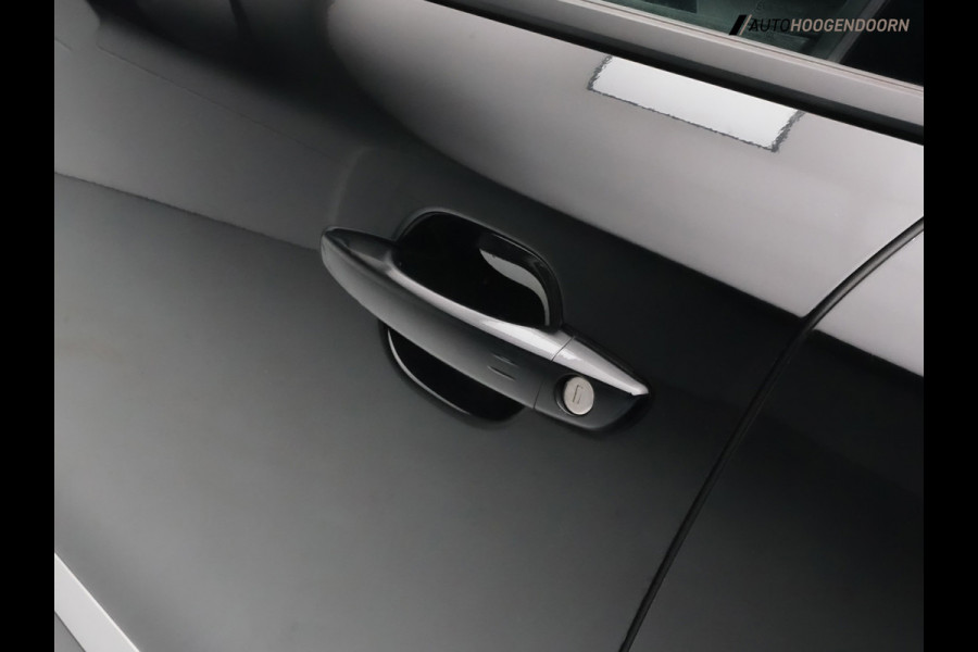 Peugeot e-2008 EV Allure 50 kWh Sport SOH 90% (APPLE CARPLAY,CLIMATE,ACHTERUITRIJCAMERA,ADAPTIVE CRUISE,KEYLESS,STOELVERWARMING)