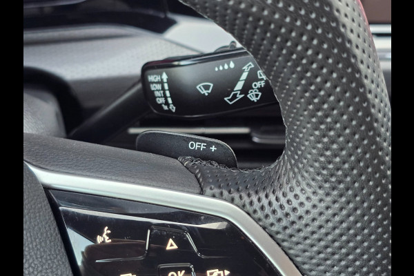Volkswagen Golf 1.4 eHybrid GTE / Aut / Acc / Dode Hoek / Lane Assist / Apple Carplay / Led / Pdc / Allu Velgen