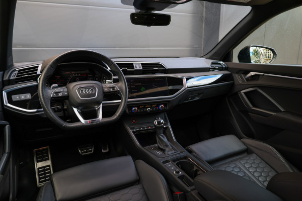 Audi RSQ3 Sportback TFSI RS | NAP! | PANO | SONOS | RS-SEATS | ELEK.TREKHAAK | ACC |