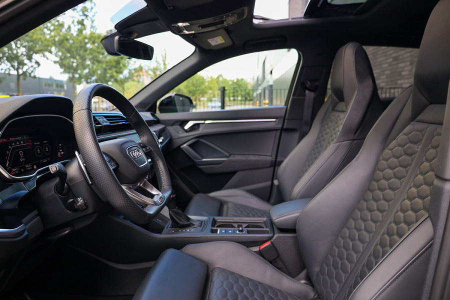 Audi RSQ3 Sportback TFSI RS | NAP! | PANO | SONOS | RS-SEATS | ELEK.TREKHAAK | ACC |