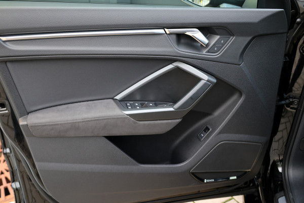 Audi RSQ3 Sportback TFSI RS | NAP! | PANO | SONOS | RS-SEATS | ELEK.TREKHAAK | ACC |