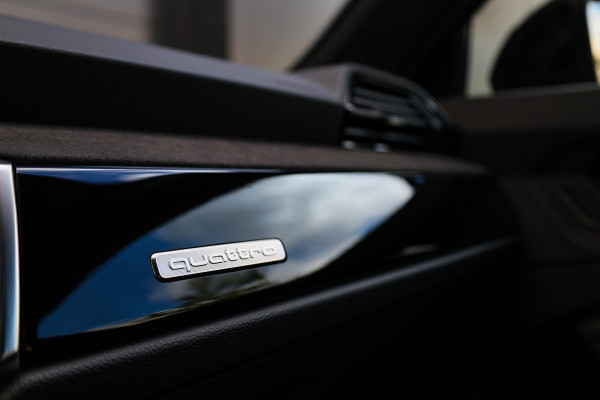 Audi RSQ3 Sportback TFSI RS | NAP! | PANO | SONOS | RS-SEATS | ELEK.TREKHAAK | ACC |